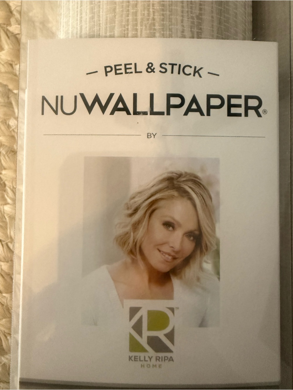 New NuWallpaper Peel & Stick 2 rolls-Grass Weave Neutral Color (Kelly Ripa)